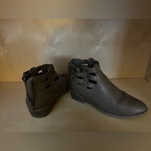 Short heel women’s shoes